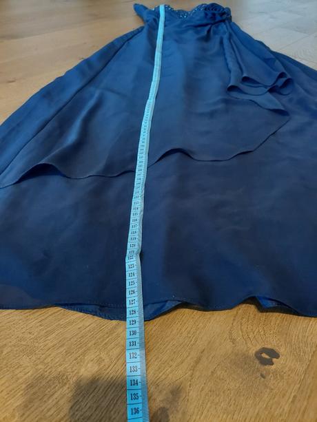 Spoločenské šaty, 34