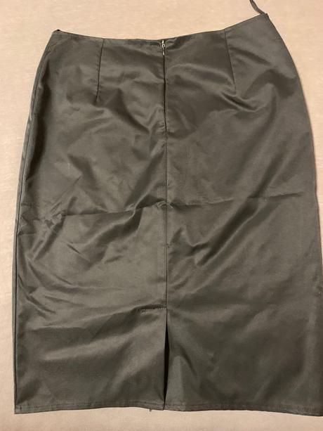 Cierna sukna so vzorom, xl