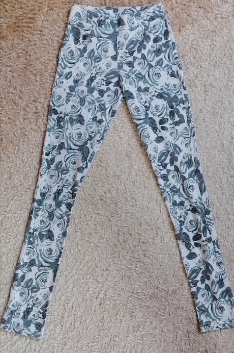 Legíny/džegíny s ružami, esmara,xs