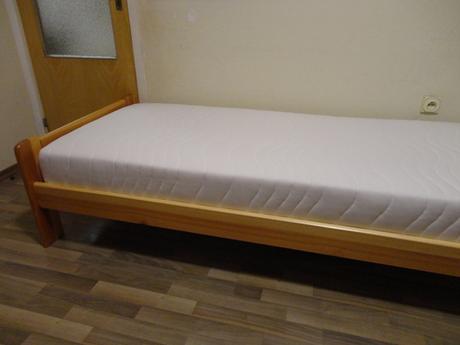 Posteľ + madrac - drevená, jednolôžková, šírka (cm): 90,dĺžka (cm): 200