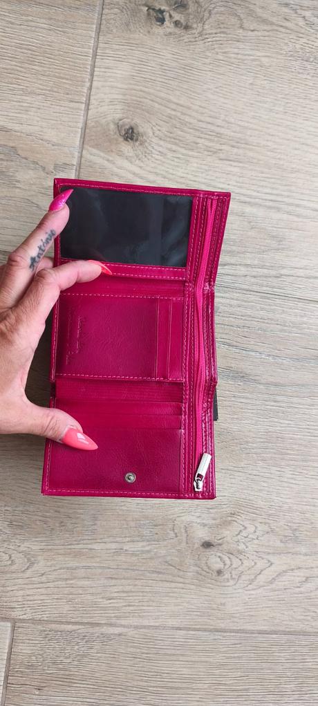 Dámska peňaženka, 
