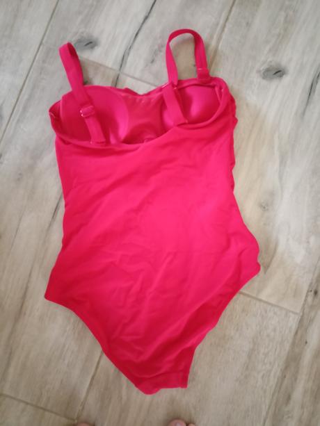 Zostihlujuce plavky, c&a,42