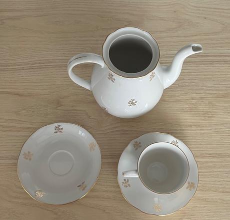 Bielo - zlatá porcelánová čajová súprava bohemia,