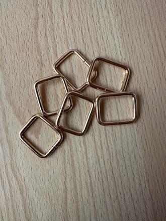 Kovové pracky na tašky,