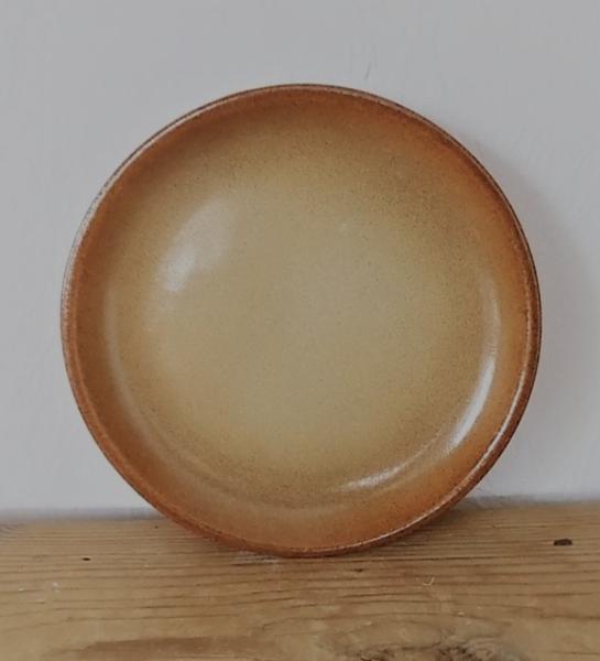 Chýbajúce kameninové taniere Krumvíř. Kto ich má na predaj?