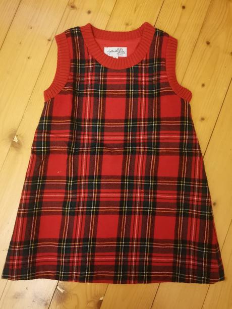 Kárované šaty, 104