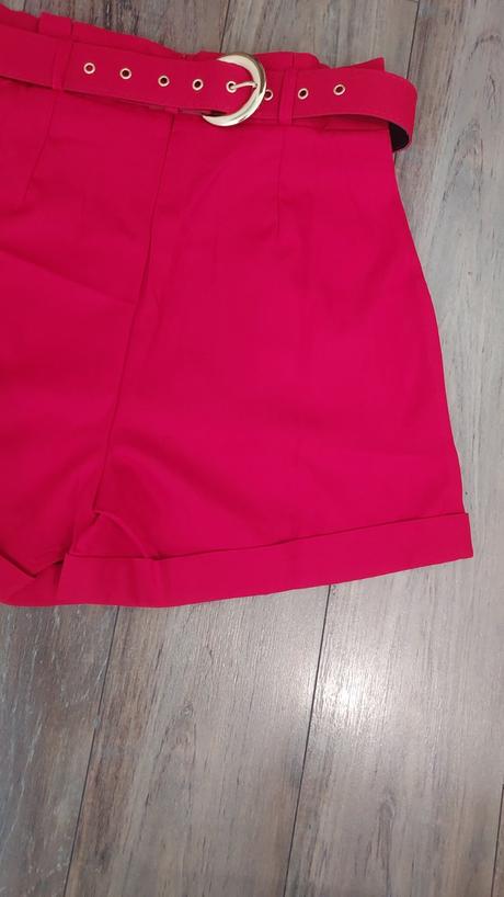 Elegantne krastase s opaskom, s