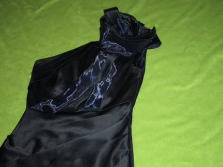 Jedinečné luxusné šaty asos, s