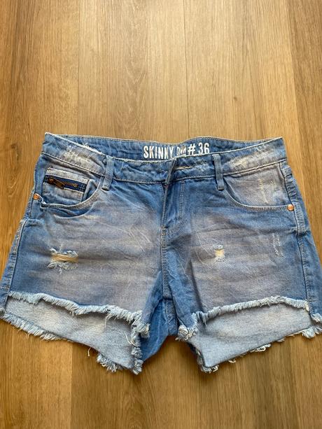 Šortky, 36
