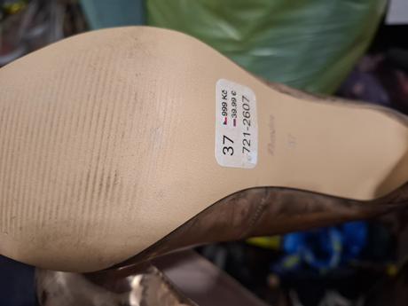 Krásne lodičky od baťu- ružové zlato, baťa,37