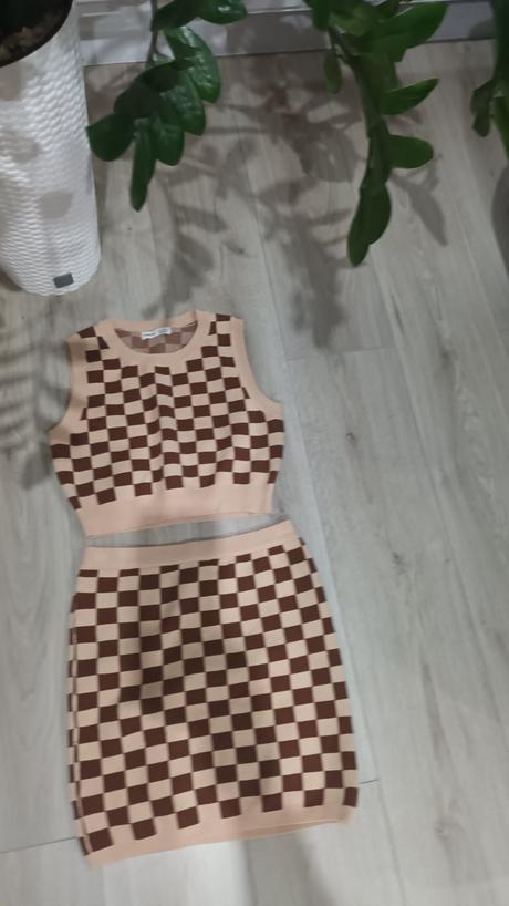 Moderný komplet,top + sukňa,úplet, xs