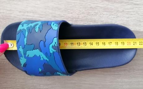 Dvoje šľapky, f&f,33