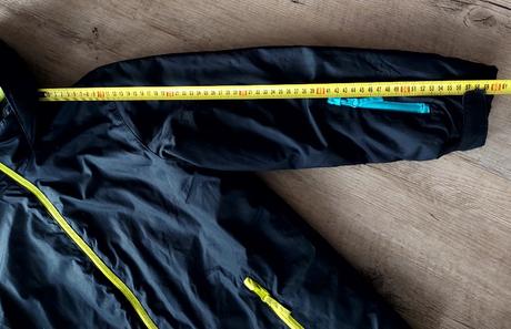 Čierno žltá zimná vetrovka, 134