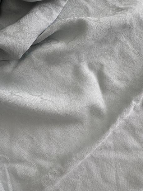 Gucci - modrý šál,