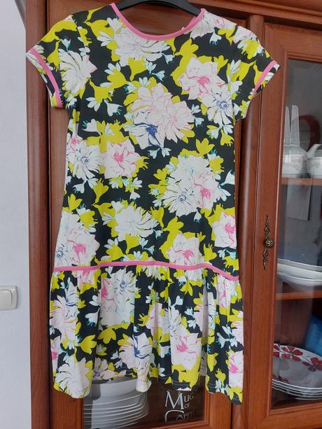 Kvetinové šaty, 140
