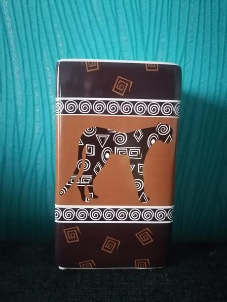 Váza alebo, stojan na perá, štetce, zubné kefky., 