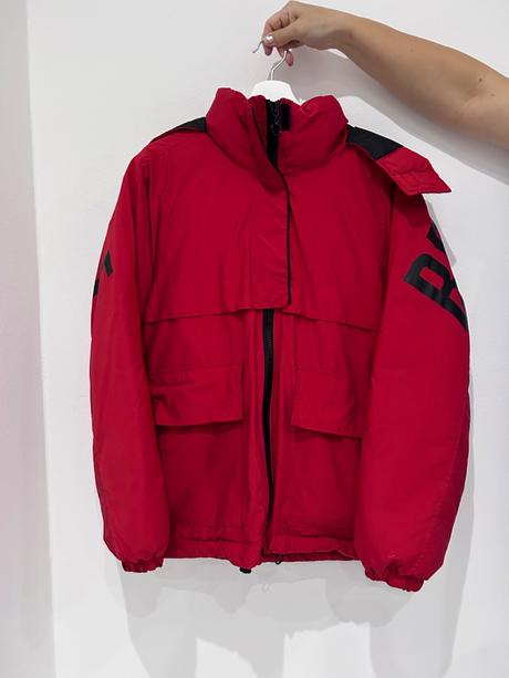 Červená zimná bunda, house,m