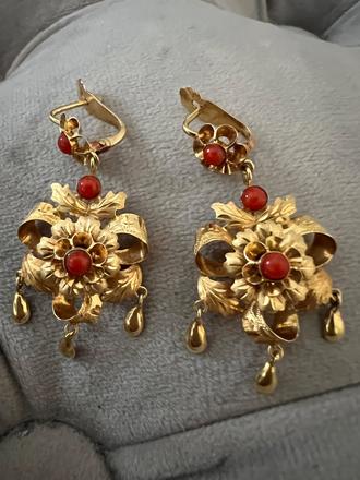 Starozitne nausnice 18k zlato a koral, 