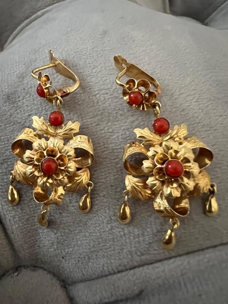 Starozitne nausnice 18k zlato a koral, 