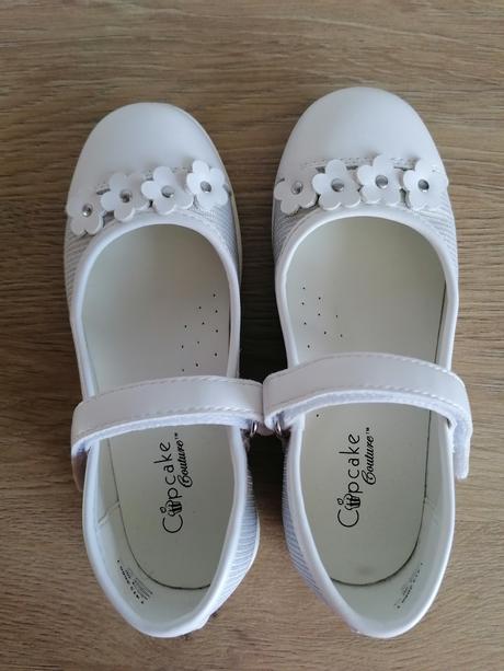 Biele poltopánky, 26