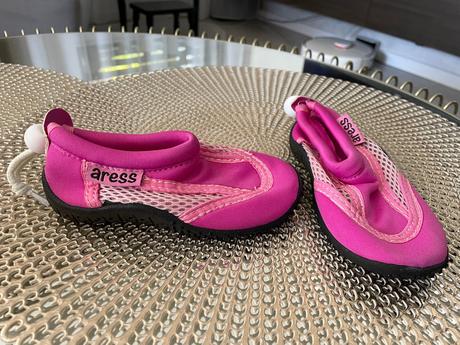 Nepoužité topánky do vody, 25