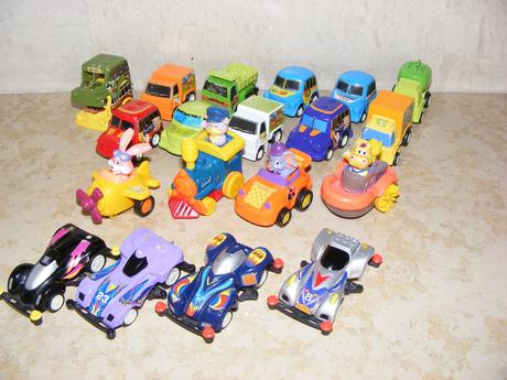 Mix malích autíčok, vláčikov..., 