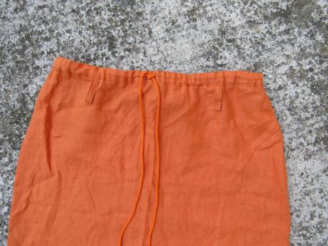 Ľanová sukienka, l