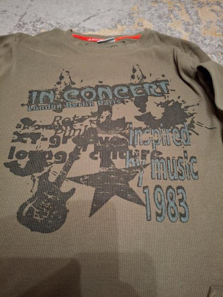 Tričko v olivovej farbe veľmi dobrý stav, 152