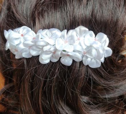 Sponka s jemnými kvetmi, 