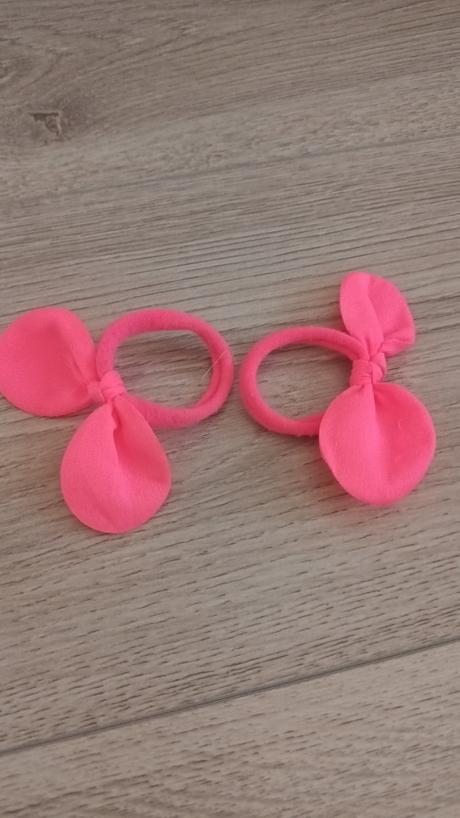 Ružové gumičky s mašličkami, 