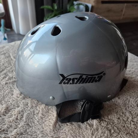 Cyklisticka prilba, m