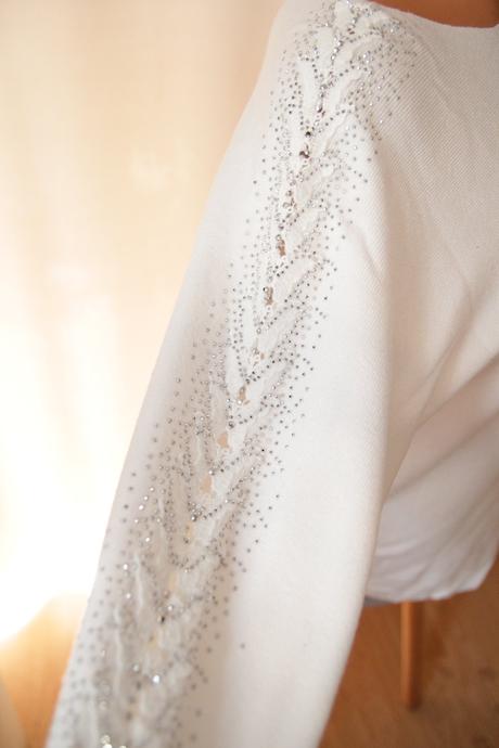 Biely sveter s ozdobenými rukávmi, l, l