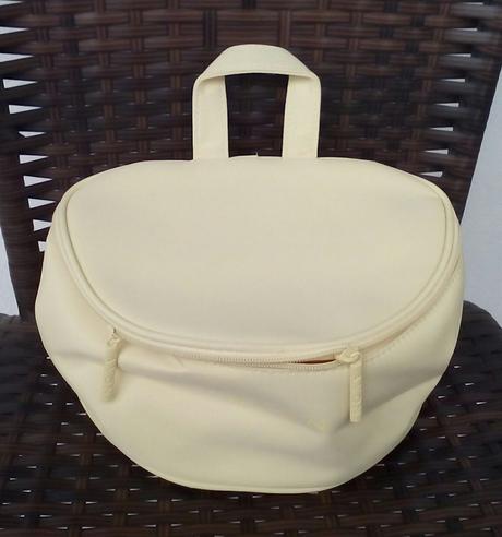 Žltá kozmetická taštička,