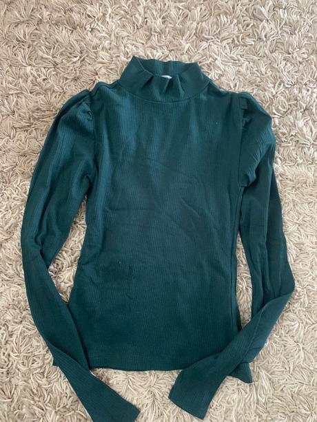 Dámske oblečenie, s