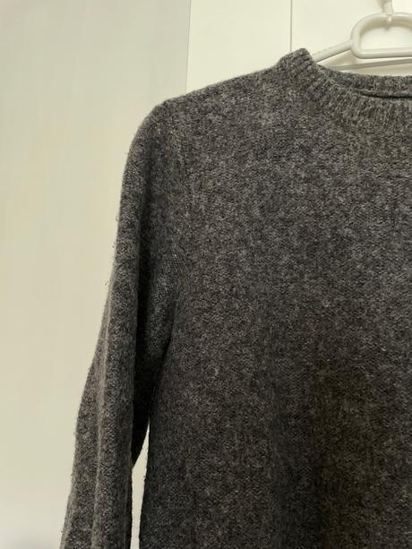 Sivý sveter, s