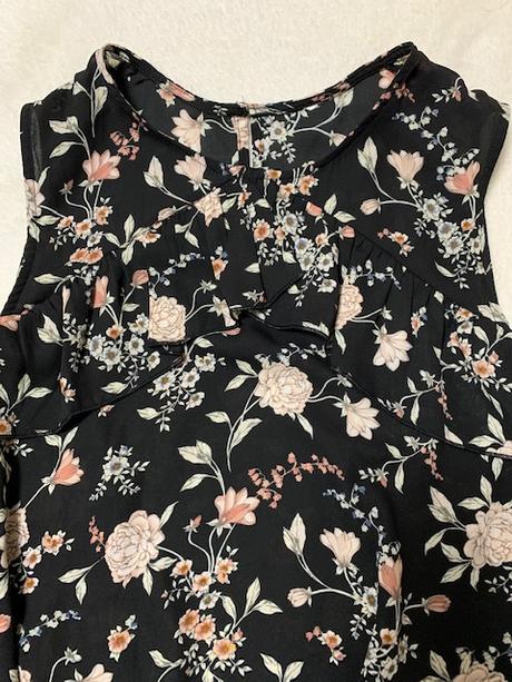 Letná tenká blúzka s odhalenými plecami a volánmi, m