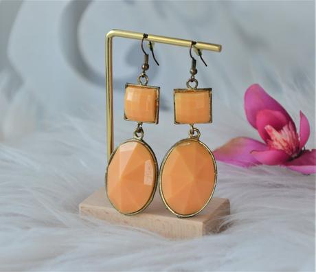 Béžové náušnice, 