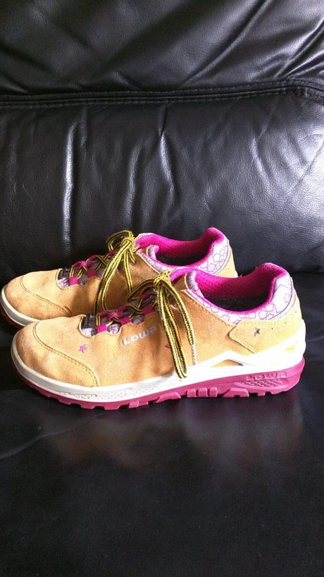 Dievcenske outdoorove / turisticke topanky lowa, 37