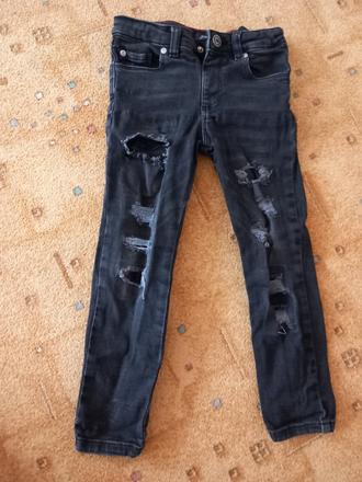 Roztrhane rifle, river island,110