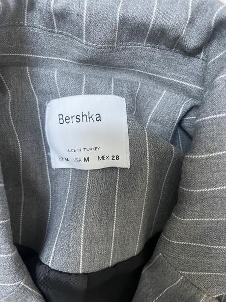 Krátky kostým, bershka,m