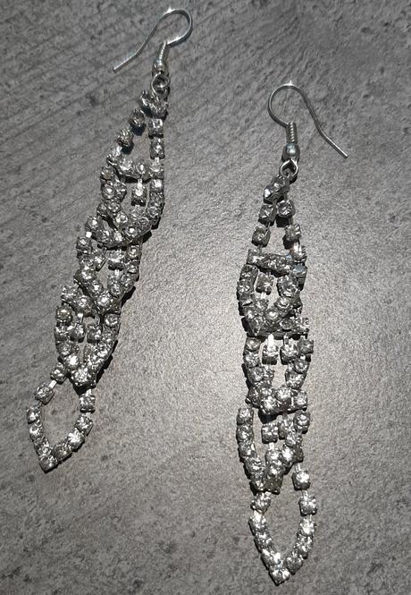 Strasove visiace nausnice,