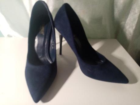 Krásne modré lodičky, 40