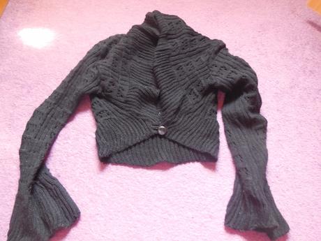 Vlnené cierne bolero, s