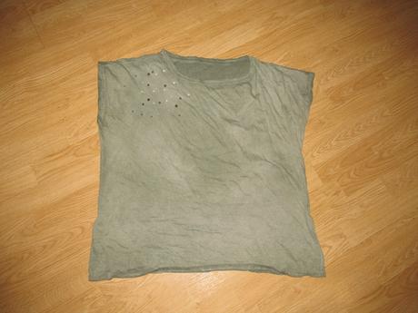 Zelené tričko s guľôčkovou aplikáciou v. 44/46, 44