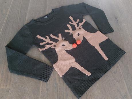 Nádherný unisex pulóvrik so sobíkmi na 8-10r., 140