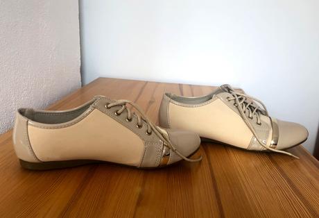 Béžové poltopánky so zlatým pásikom, 38