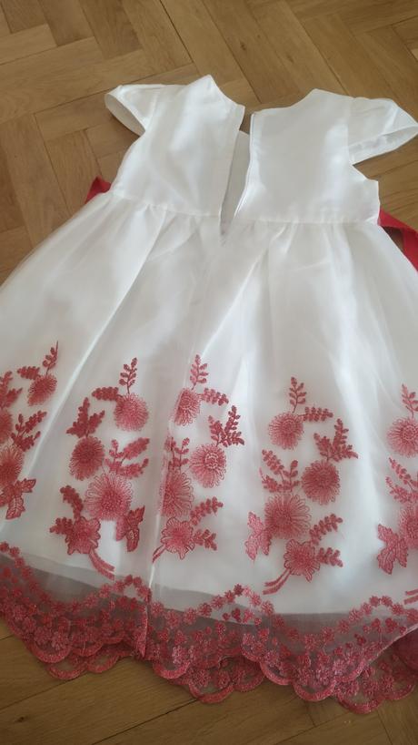 Dievcenske saty cca. 122/128, 128