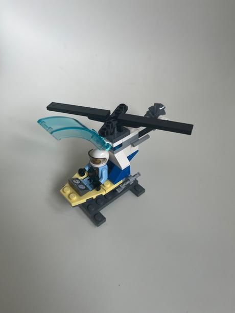 Policajný vrtuľník lego city 30367,