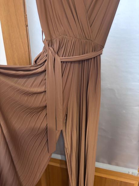 Spoločensky overal, 