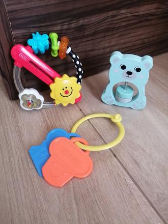 Hračky, hrkálka na hranie pre najmenších,